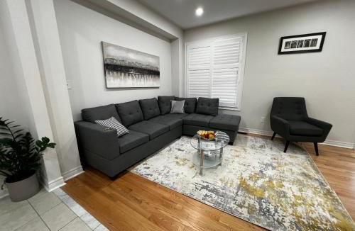 Milton House | Four Bedroom Spacious House with Parking in Milton, Ontario