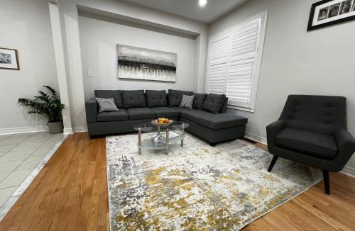 Milton House | Four Bedroom Spacious House with Parking in Milton, Ontario