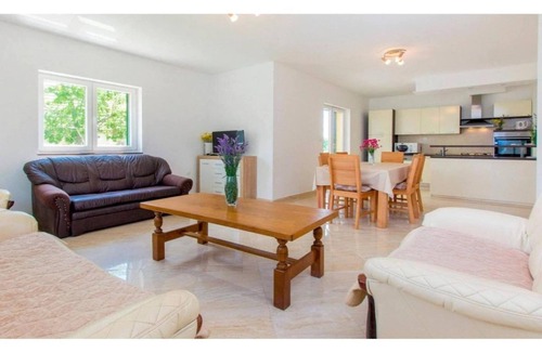 Bristane House | Four Bedroom Villa with the pool