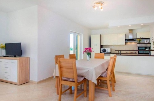 Bristane House | Four Bedroom Villa with the pool