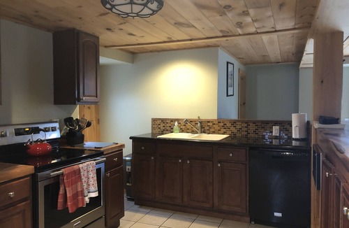 Cooperstown House | FOUR BEDROOOM SUITES AND SHARED SALTWATER POOL