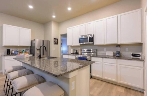 Odessa House | Four beds w/1 king, 3 queen beds each with a TV. Centrally located! No pets