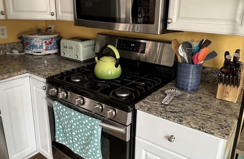 North End House | Four Blocks To Beach & Boardwalk + Pet Friendly