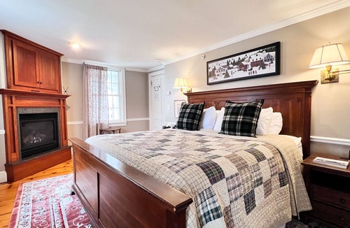 Newfane Bed & Breakfast | Four Columns Inn