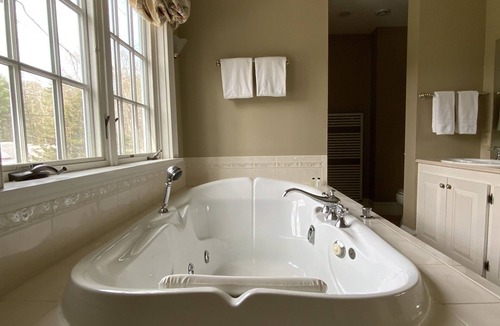 Newfane Bed & Breakfast | Four Columns Inn