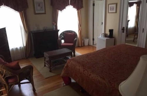 Girard Bed & Breakfast | Four Creeks Bed & Breakfast