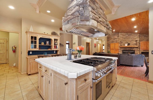 Evergreen Estates House | Four Happy Bears Estate #1277