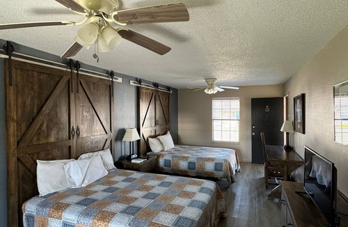 Pilot Point Hotel | Four Horsemen Hotel