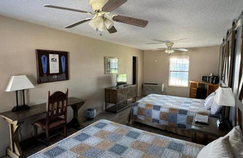 Pilot Point Hotel | Four Horsemen Motel