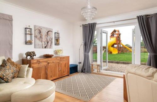 Carlisle House | Four Oaks Cottage