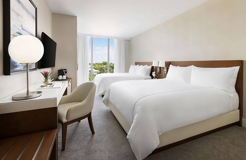 Bay Harbor Islands Hotel | Four Pet-friendly Units in Bay Harbor, Close to Sunny Isles Beach! Parking, Pool