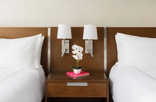 Bay Harbor Islands Hotel | Four Pet-friendly Units in Bay Harbor, Close to Sunny Isles Beach! Parking, Pool