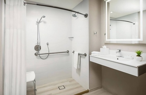 Bay Harbor Islands Hotel | Four Pet-friendly Units in Bay Harbor, Close to Sunny Isles Beach! Parking, Pool