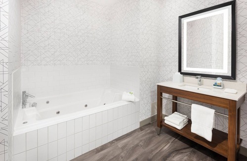 Calgary Hotel | Four Points by Sheraton Calgary Airport