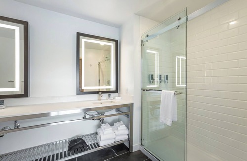 Simonton Lake Hotel | Four Points by Sheraton Elkhart