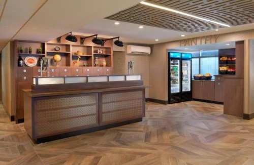 Hamilton Hotel | Four Points by Sheraton Hamilton - Stoney Creek