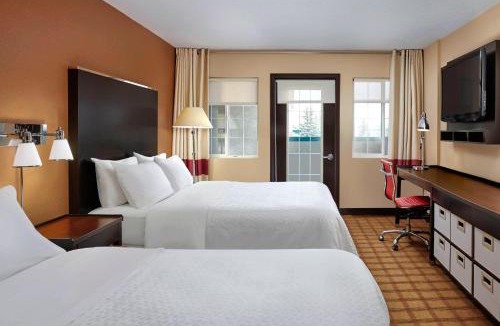 Northwest Calgary Hotel | Four Points by Sheraton Hotel & Suites Calgary West