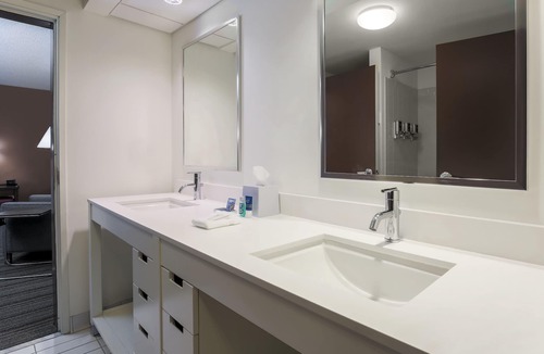 Bentonville Hotel | Four Points by Sheraton Bentonville