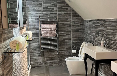 Kilmington Hotel | Four-poster suite