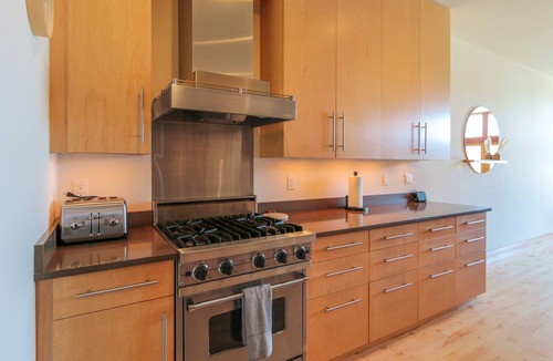 Hood River House | FOUR - River View, Hot Tub, Luxurious Downtown Loft!