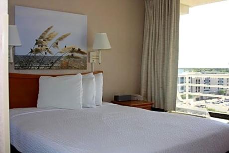 Northeast Virginia Beach Apartment | Four Sails Resort
