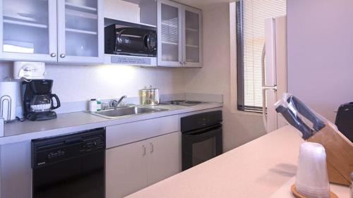 Northeast Virginia Beach Apartment | Four Sails Resort