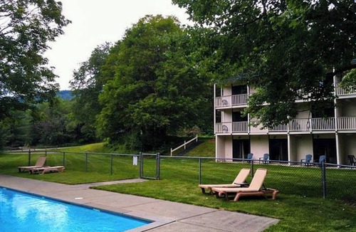 Warren Condo | Four Season Condo: ski, hike, golf & seasonal pool