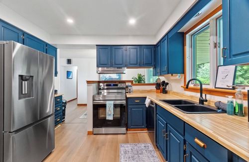 Dashwood Cottage | Four-Season Cottage with Beach Access Near Grand Bend