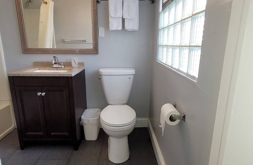 Castleton-on-Hudson Hotel | Four Season Motel