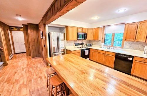 Wilmington House | Four Season Vermont Getaway with Hot Tub