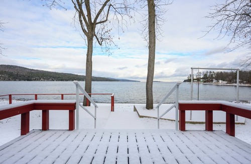 Willsboro Cottage | Four Seasons cottage on Lake Champlain waterfront