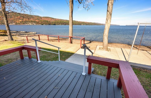 Willsboro Cottage | Four Seasons cottage on Lake Champlain waterfront