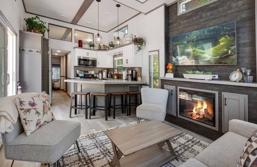 Bayview Apartment | Four Seasons Getaway