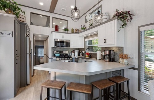 Bayview Apartment | Four Seasons Getaway