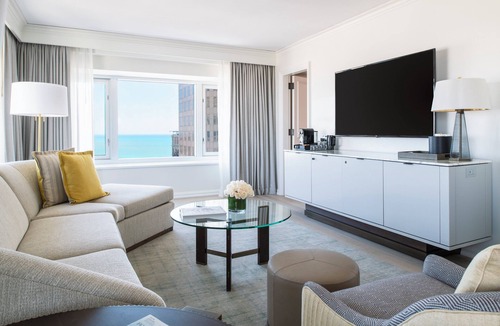 Near North Side Hotel | Four Seasons Hotel Chicago