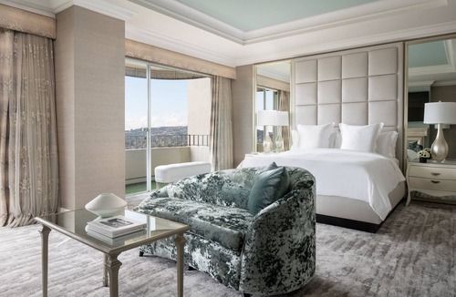 Beverly Grove Hotel | Four Seasons Los Angeles at Beverly Hills