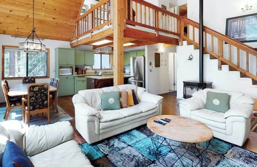 Pla-Vada Woodlands Cabin | Four seasons Mountain Chalet close to ski resorts