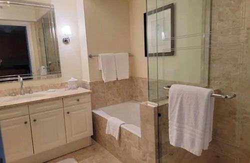 Brickell Hotel | Four Seasons Studio - Privately Owned Unit