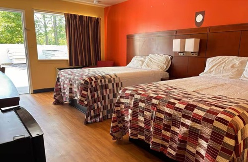 North Newport News Hotel | Four Simple Rooms w/Private Bath, Essentials, & Easy Attraction Access
