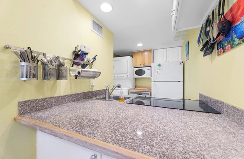 Crescent Beach Condo | Four Winds by Distinctive Beach Rentals