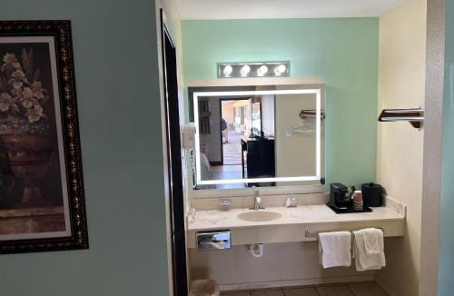 Carrizozo Hotel | Four Winds Motel & RV Park