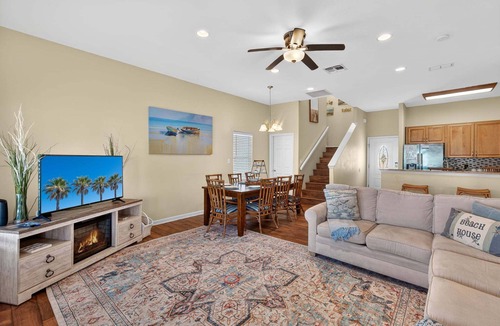 Bella Vista House | Four Winds | Pond Views + Coastal Charm!