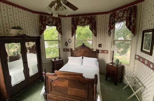 Bonham House | Four Winds Victorian Venue & Suites