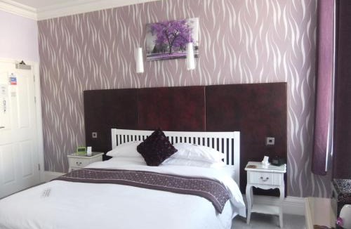 Blackpool Town Center Bed & Breakfast | FourRooms - Couples Only