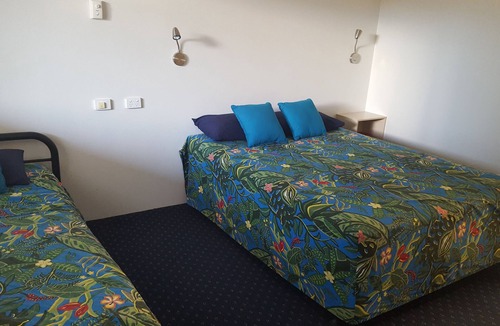 Parkside Hotel | Fourth Avenue Motor Inn