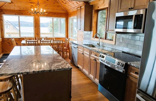 Town of Webb Cabin | Fourth Lake Getaway Lodges ~ Sunnyside Lodge