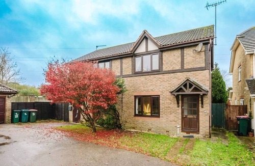 Maidenbower House | Fowler House – Modern 3-Bedroom Stay