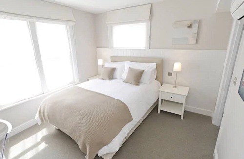 Village Hotel | Fox and Grapes