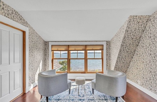 East Sullivan House | Fox Beach House! Oceanfront home, sleeps 10!