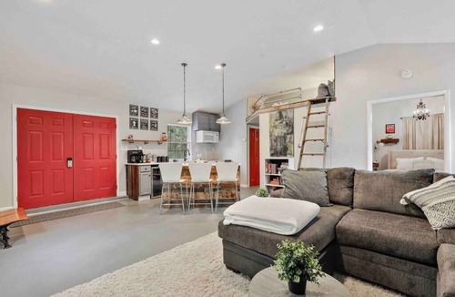 Catonsville House | Fox Cottage *Pet Friendly*